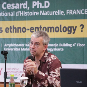 Dosen Tamu Perancis Beri Wawasan Kepada Mahasiswa Agroteknologi Tentang Ethno-Entomology